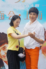 组图：《花非花》见面会万茜玩自拍邓伦被表白