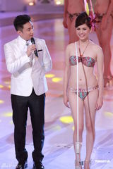 组图：港姐总决选  众佳丽性感泳装亮相