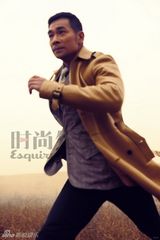 组图：赵文卓拍冬日时装片 尽显草原豪情