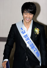 高清图：宋承宪出席第44届纳税人之日纪念活动