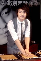 幻灯图：萧蔷追忆张国荣眼泛泪光 马天宇等到场缅怀