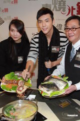 高清图：陈伟霆为新碟庆功 时尚现身和粉丝同庆