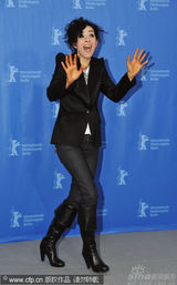 幻灯：电影《在路上》发布会 女演员兹尼卡鬼马可爱