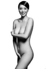 组图：赵铭加盟2011粉红丝带 全裸出镜呼吁女性健康