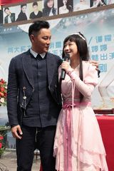 组图：谭耀文新剧开机当众热吻穆婷婷