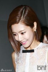 组图：崔江熙苏怡贤等亮相时装秀展熟女风范