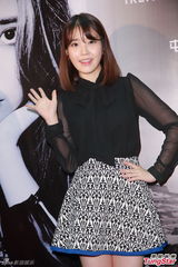 组图：韩星IU秀美腿 不相信美貌胜全智贤