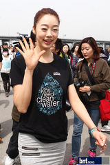 组图：韩星朴真熙夏石镇等参与汉江徒步大会