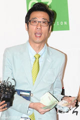 组图：金贤哲举行婚礼 刘在石朴明洙等捧场