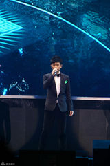 组图：TOP榜歌手祈福雅安 李宇春获全能艺人