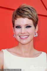 组图：影片《产前忧郁》首映 导演拥两美女演亮相