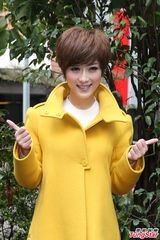 组图：王俊杰抵房发新片 情人节唱情歌遥祝老婆