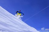 组图：夏雨索契看冬奥会 单板滑雪姿势超帅