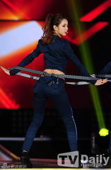 组图：SHINee等亮相活动 Rainbow等T台走秀