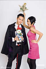 幻灯图集：容祖儿率师弟师妹拍宣传照 送圣诞祝愿