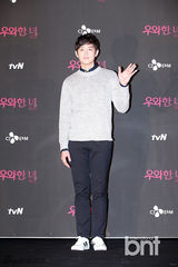 B1A4真英安善英等出席《优雅的女人》发布会