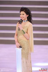 组图：港姐性感短裙热舞露美腿 选用f(x)热曲