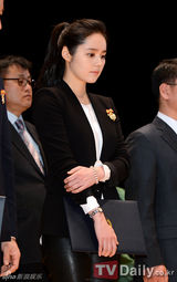 组图：严泰雄纳税6亿韩币 韩佳人做公益获表彰