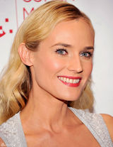 组图：戴安-克鲁格白色长裙大气助阵《再见我的皇后》