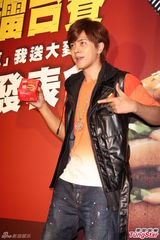 组图：罗志祥戴假发上阵 自豪反串扮相漂亮