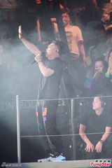 组图：陈奕迅演唱会化浓妆 搞怪献唱掀高潮