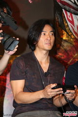 组图：郑伊健心疼老婆禁熬夜 拒生宝宝没动摇