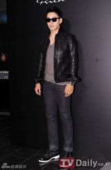 组图：韩星金贤重李东健SEVEN等出席名牌展示会