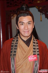 组图：马国明为宣传无惧绯闻 李诗韵秀一字马