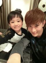 组图：最帅潮爸萌娃走红 潮萌不输林志颖父子