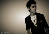 组图：洪连城黑白灰系写真时尚帅气