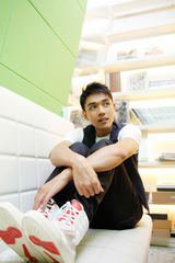 高清图：霍政谚写真曝光 展露邻家男孩阳光笑容