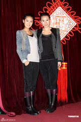 组图：中华小姐候选佳丽茶馆学礼仪 马场展英姿