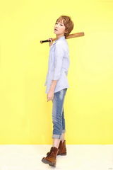 组图：陈彦妃中性写真演绎痞帅坏男孩