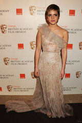 组图：魔女“赫敏”进化论 从萝莉到女神