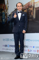 组图：金喜善新剧发布 荧屏牵手2PM玉泽演