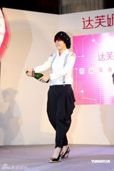 幻灯图集：刘若英现身上海 SHE想尝世博台湾馆小吃