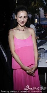 组图：张柏芝助阵新片戛纳首映粉裙摇曳多姿