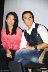 组图：黎明演唱会大打亲民牌 乐基儿秘密现身后台