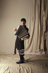 组图：陈志朋拍杂志大片书写艺术人生