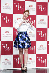 独家高清：金喜爱刘亚仁《密会》发布深情对视