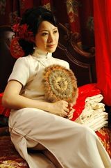 高清图集：《夜来香》首播香四溢 王雅捷妖娆多情