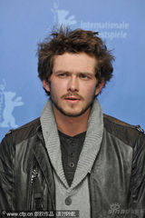 幻灯图集：《如何结束夏天》记者会 俄罗斯型男斗帅