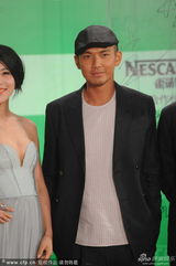 组图：上海电视节红毯 钟汉良尽展乔帮主风范