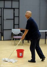 组图：陈佩斯客串歌剧喜感足 开口演唱《我的太阳》