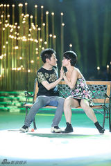 组图：撒贝宁与辣妹贴身热舞 称进决赛公开女友