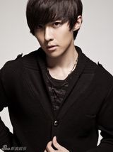 组图：台湾当红小生唐禹哲服饰大片 展秋冬新锐姿态