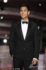 组图：彭于晏正装帅气亮相金马奖红毯