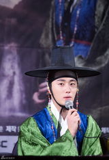 组图：韩佳人等出席《月亮抱着太阳》制作发表会