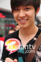 组图：快男选手酷似李敏镐 为选秀放弃剑桥