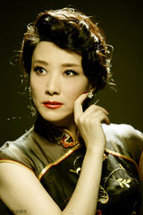 组图：王静古典风写真尽显女人风情